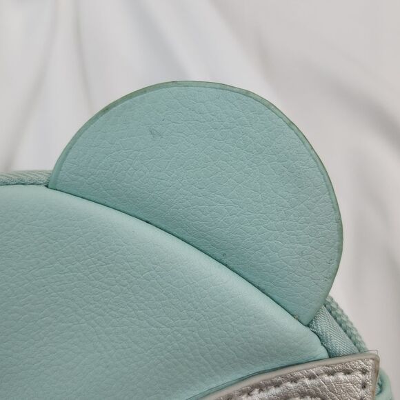 🔺️Betsey Johnson Blue Bear w/Silver Eyeglasses & Pink Lips Wristlet - Picture 7 of 9